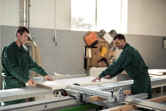 menuisier 576 x 384 px